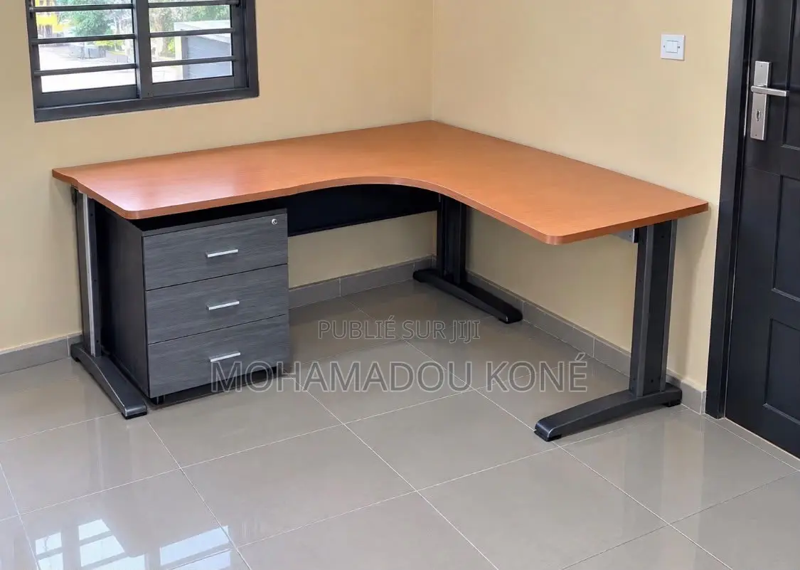 Table De Bureau Très Bonne Qualité