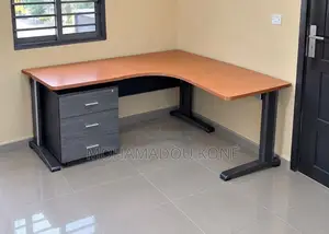 Table De Bureau Très Bonne Qualité