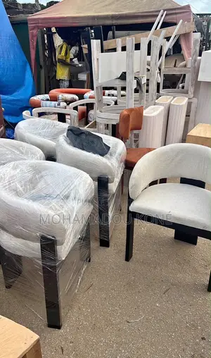 Chaise Disponible