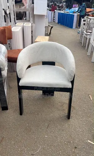 Chaise Disponible