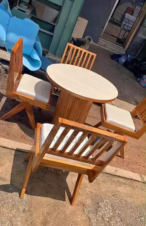 Table À Manger Plus 04 en Bois Disponible