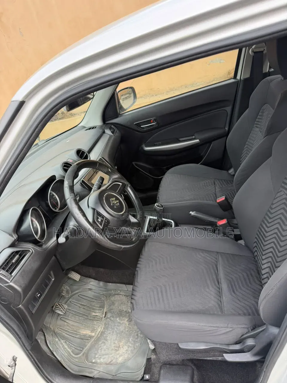 Suzuki Swift 2020 Gris