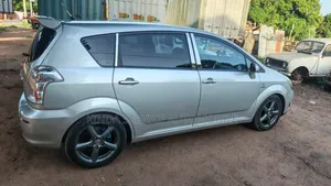 Toyota Verso 2.2 177 hp 2013 Gris