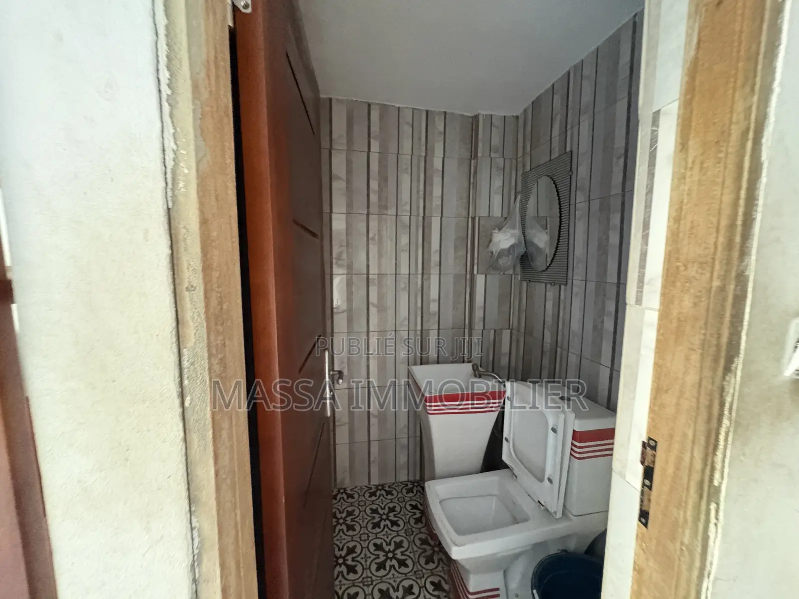 Cession D’un Grand Magasin 50 M2 À Cocody Vallon