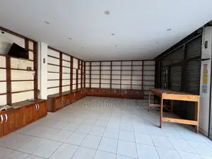 Cession D’un Grand Magasin 50 M2 À Cocody Vallon