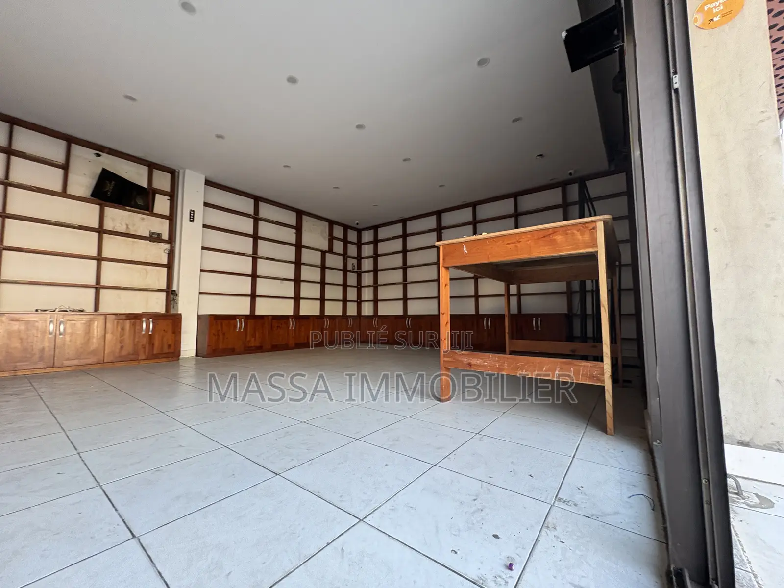 Cession D’un Grand Magasin 50 M2 À Cocody Vallon