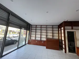 Cession D’un Grand Magasin 50 M2 À Cocody Vallon
