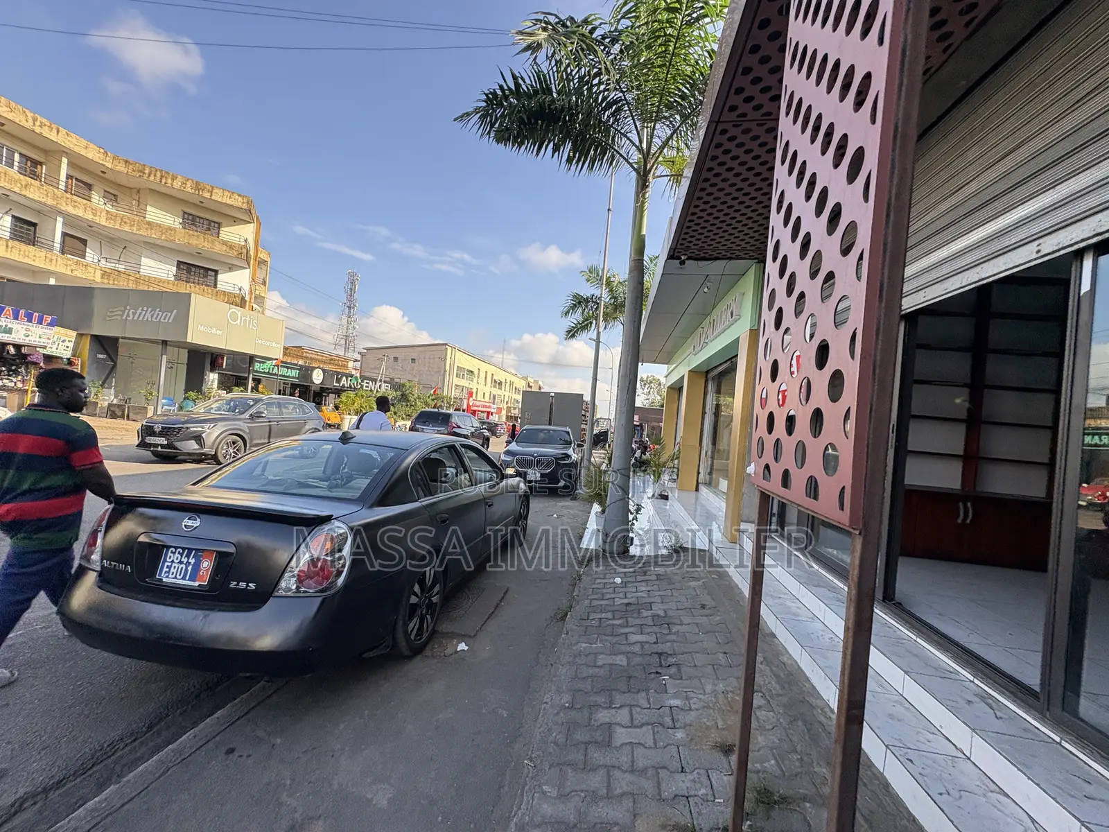 Cession D’un Grand Magasin 50 M2 À Cocody Vallon