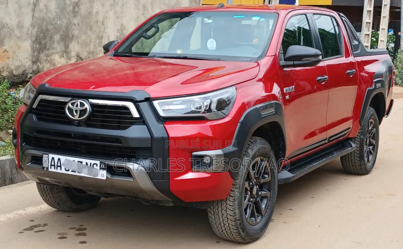 Toyota Hilux 2025 Rouge