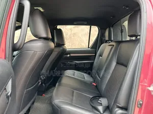 Toyota Hilux 2025 Rouge