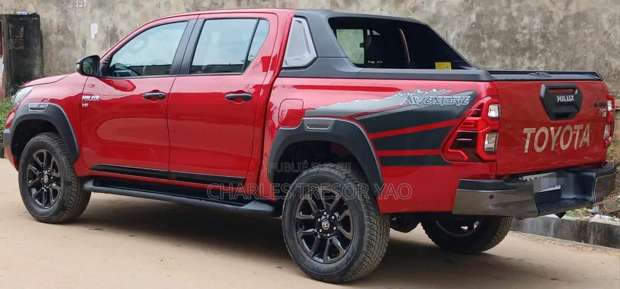 Toyota Hilux 2025 Rouge