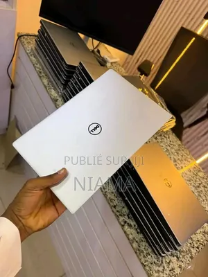 Nouveau Ordinateur portable Dell XPS 15 9520 32GB Intel Core i7 SSD 1T